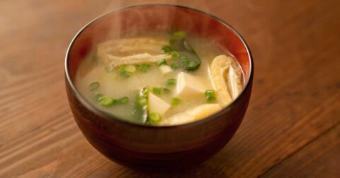 「味噌汁に牛乳」が、実は健康維持に“正解”な理由 – 疲れやすいオトナ女子を救う あなたの食習慣を変える100の提案