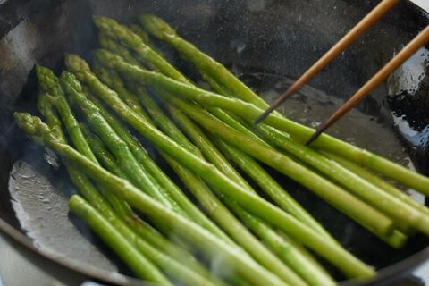 【5月のアスパラは甘味が魅力！】ご飯とお酒が進むアスパラガスが主役のレシピ3選