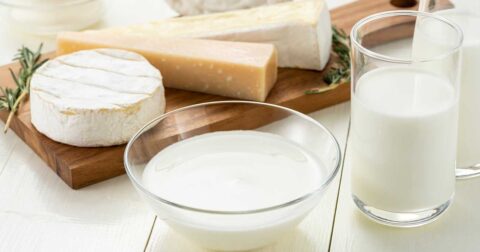 夜の眠りに影響が。乳製品を摂る、おすすめのタイミングとは？ – 疲れやすいオトナ女子を救う あなたの食習慣を変える100の提案