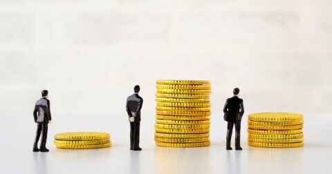 年収が低い会社ランキング2025【従業員の平均年齢30代・従業員100人未満・トップ5】平均年収323万円の1位は？ – 注目ランキング