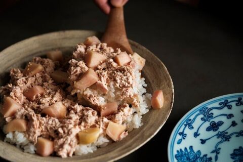 【ゴロっとしたガリのシャキシャキ食感が最高！】新生姜の甘酢漬けとツナマヨでつくるクイックちらし寿司
