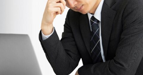 なんで自分ばっかり…人任せが蔓延している職場で起きていること【あなたの違和感は正しい】 – 組織の違和感 結局、リーダーは何を変えればいいのか？