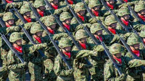 隊員募集強化でも｢自衛隊24万人体制｣はもう維持できない､隊員不足の真の原因は少子化､陸自は10万人削減すべき理由 | 政治・経済・投資 | 東洋経済オンライン