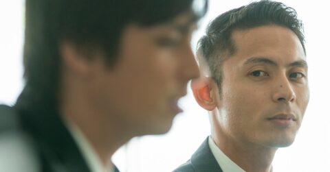 同僚を「仲間」でなく「敵」と見なす会社員が背負う〈大きすぎる代償〉 – 職場の「ホンネ」を読み解くビジネス心理学