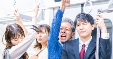 そりゃ朝から集中できないわけだ。満員電車のストレスを劇的に減らす「3つの防衛策」 – 職場の「ホンネ」を読み解くビジネス心理学