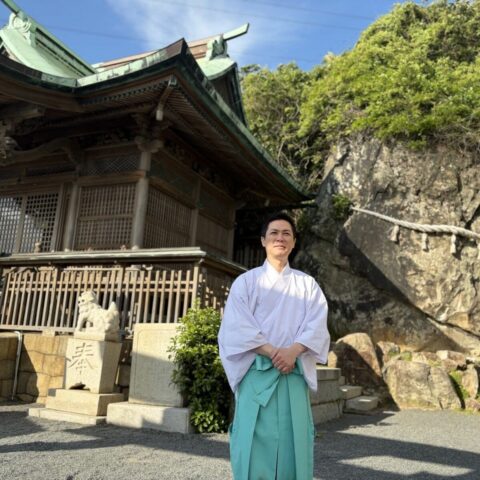 このまま廃墟化？関門海峡を眼前に鎮座する”崖っぷち神社”大逆転の再生物語､年商500万円→1.8億円に化けさせた神主の覚悟 | ライフ | 東洋経済オンライン