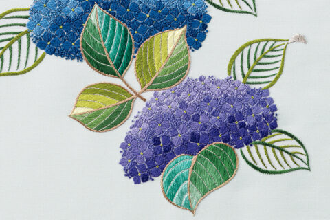 連載「絹糸に託すいのちの輝き」6月　日本刺繍作家・草乃しずかさんのあじさい