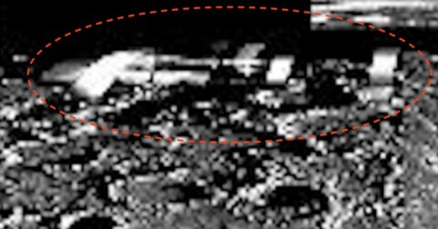 月の裏側にある“異星人基地”をついに特定!? NASAの古い資料から発見された衝撃写真