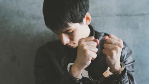 違法だと分かっていながら､つい報酬につられ…《闇バイト》の勧誘の手に落ちてしまう若者が絶えない根本原因 | ライフ | 東洋経済オンライン