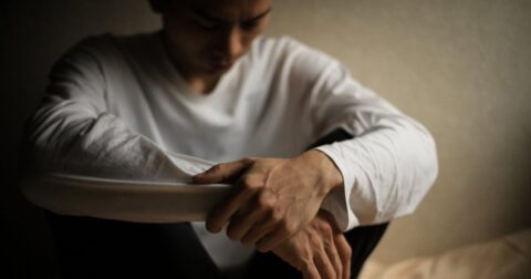 【精神科医が教える】ひきこもりがちな人が外に出られるようになる驚きの答え…いきなり「お出かけ」は失敗のモト – 精神科医Tomyが教える　１秒で不安が吹き飛ぶ言葉