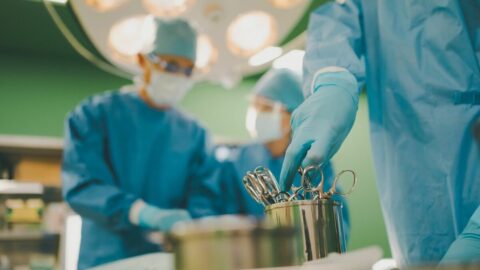 死体解剖は”医療器具”だけではできない…おたま､スプーン､電動ノコまで使う法医学現場のリアル | ライフ | 東洋経済オンライン