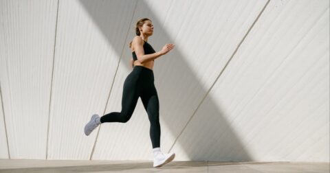 朝の運動は体にいい？ 医師が語る「起床後すぐの運動」で気をつけたいこと – 体力がすべて