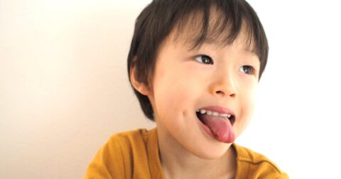 「うんち！ おしっこ！」と叫ぶわが子。叱る前に知っておきたい、その行動の意味 – こども言語化大全