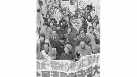 ｢物価はまさに狂乱状態｣､日銀本店に抗議のデモ隊…総裁退任会見でも批判続出､｢糾弾のようだった｣ | 政治・経済・投資 | 東洋経済オンライン