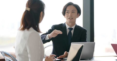 部下が自然と要点を整理する「頭のいいマネジメント術」・ナンバー1 – 伝え方ひとつで部下が動き出す 上司の「コミュ力」大全