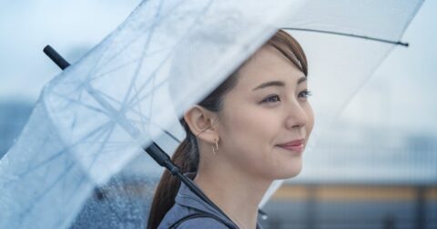【梅雨】神様は見ている。運がいい人、お金持ちの人が雨の日に決して持たないもの – 旬のカレンダー