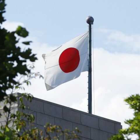 ｢誰が得するのか｣と”賛成4党”からも不満の声､高市首相まで距離を置き始めた｢国旗損壊罪｣不可解すぎる永田町の迷走 | 政治・経済・投資 | 東洋経済オンライン