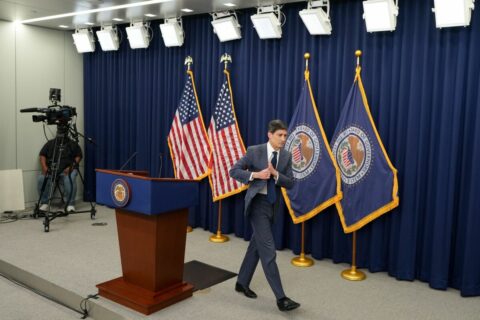 ウォーシュFRB議長が初会見､金利の道筋についてはいかなるシグナルを示すことも回避 | 政治・経済・投資 | 東洋経済オンライン