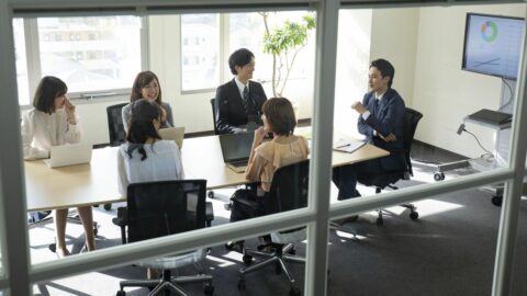 《嫁ぎ先の借金10億》を10年で返済…素人だった｢経理部長妻｣が社内で徹底させた”意外とシンプル”なミーティング | キャリア・教育 | 東洋経済オンライン
