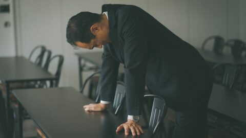 うつ休職7回の57歳に｢退職｣を促した人事の苦悩　”優しすぎる制度”が奪った30年のキャリアと会議室に響く男の涙＜再配信＞ | キャリア・教育 | 東洋経済オンライン