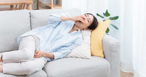 食後の“座りっぱなし”や“即寝”はなぜNG？ 高血糖や胃もたれとの深い関係 – 疲れやすいオトナ女子を救う あなたの食習慣を変える100の提案