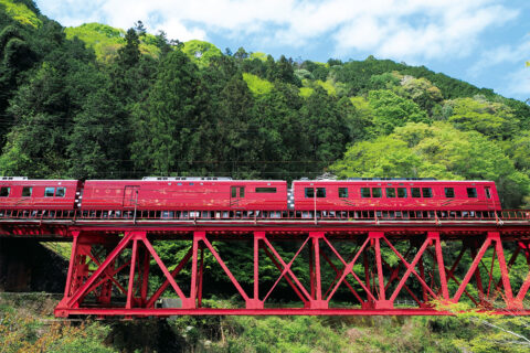 活気溢れる大阪から霊峰高野山へ誘う、新たな観光列車「GRAN 天空」