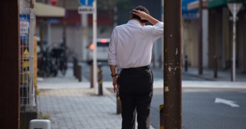 「43歳、会社でも“無能”よばわり」。そんな人生を変えた、たった一言とは？ – 世界の果てのカフェ