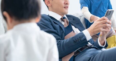 「そりゃ言葉が増えないわ…」子どもの語彙力を止める親のNG返事ワースト1 – こども言語化大全