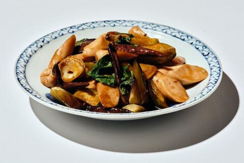 【麻・辣・酸 中華つまみ5番勝負】バジルが香る台湾屋台の麻辣料理を”ギョニソ”でアレンジ「魚肉ソーセージ バジル炒め」