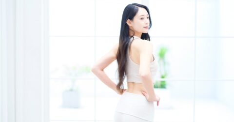 【美くびれ専門家が教える】40歳過ぎても「引き締まった体をキープしている人」がやっている、たった1つの秘訣＆ワーク – くびれヨガ