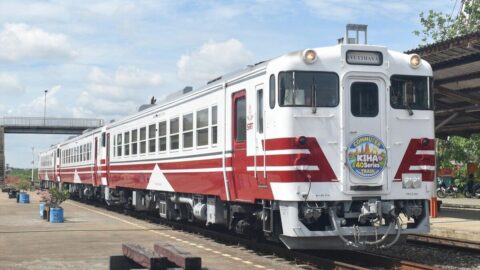 タイで復活､元JR東日本｢キハ40系｣の意外な使い道　｢観光列車｣ではなく都心にも乗り入れない事情 | ビジネス | 東洋経済オンライン