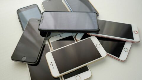 ｢世論誘導なんて簡単にできちゃう｣…”スマホ農場”が機械的に産み出すバズにお金を払っているのはいったい誰なのか | ライフ | 東洋経済オンライン