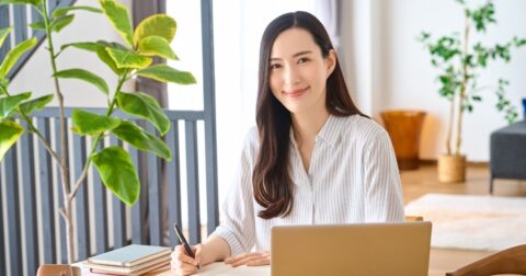 【あなたはどっち派？】「先送りか前倒しか」クーラーをずっと替えられないまま、確定申告は初日に出す（1）【古賀及子さん書き下ろし】 – 暮らしの信じ方