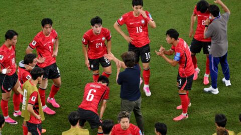 韓国サッカーW杯惨敗で大統領が異例の｢監督批判｣に便乗､サッカー大国の怒りを味方につける”サイダー政治”の真骨頂 | 政治・経済・投資 | 東洋経済オンライン