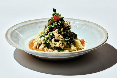 【麻・辣・酸 中華つまみ5番勝負】レモンの酸味が鮮烈！サラダチキンでつくる”飲める麺”「雲南ハーブチキン冷麺」