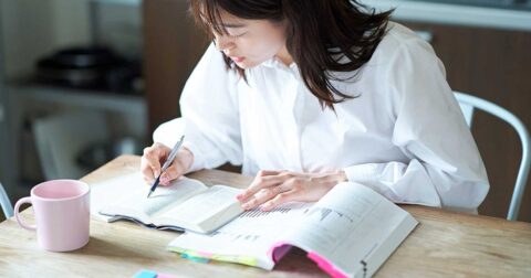 なぜ「ノートに書きなさい」はダメなの？ 偏差値45から東大合格した驚きの「記憶定着術」 – 成績アップは「国語」で決まる！ 偏差値45からの東大合格「完全独学★勉強法」