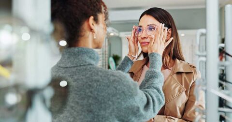 なぜ眼鏡店は、フレーム選びを「予約制」にするのか？ – 客単価アップ大事典
