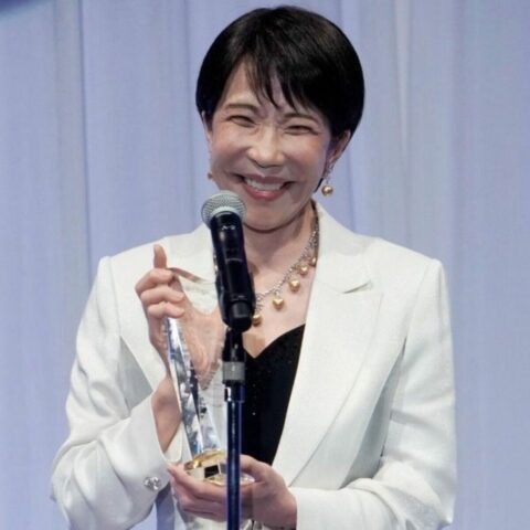 首相の笑顔は政権末期の”カラ元気”か？ “内側”から崩れ始めた高市内閣の現状を浮き彫りにする2人の｢重要人物｣の離反 | 政治・経済・投資 | 東洋経済オンライン