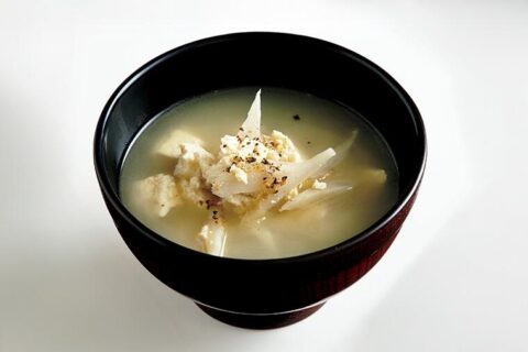 【ロカボレシピ】胡椒の香りがアクセント！体にやさしい「豆腐とごぼうのけんちん汁」（1人分の糖質2.1g）