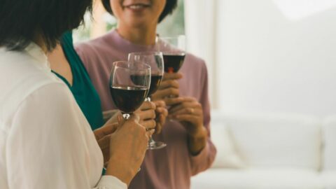 同窓会で昔話しかできないのはなぜ？　周囲と共有できない｢中年の危機｣が､誰にも言えない秘密になる訳 | ライフ | 東洋経済オンライン