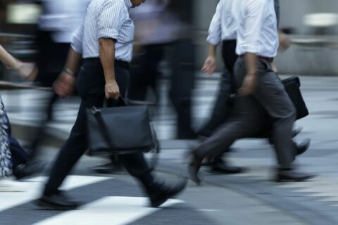 5月の名目賃金は4カ月連続で3%超える伸び､物価変動を反映した実質賃金は5カ月連続で前年を上回る…堅調な春闘を反映 | 政治・経済・投資 | 東洋経済オンライン