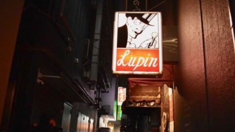 まるでアイドルの握手会｢推し活にビール150本｣に､太宰は｢俺も撮れ｣と絡み酒…文豪たちの”やらかし”巡る銀座散歩 | ライフ | 東洋経済オンライン
