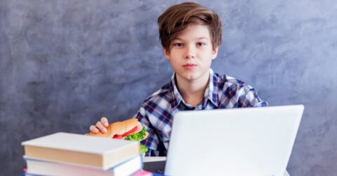 「仕事も恋愛も、AIで答えを聞いてしまいます」。AI漬けの人に効く名言・ベスト1 – 世界の果てのカフェ