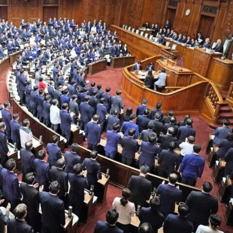 圧倒的賛成多数で衆院を通過した｢皇室典範改正案｣､歴史的分岐点に立ちはだかる｢世論とのズレ｣とくすぶる”波乱の火種” | 政治・経済・投資 | 東洋経済オンライン