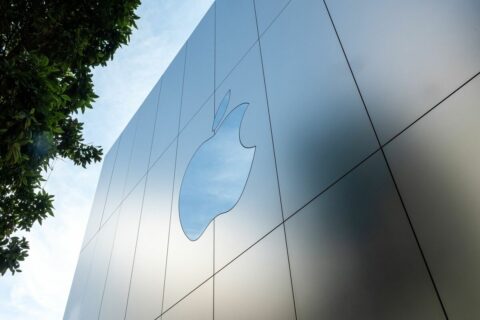 アップルが企業秘密の盗用でOpenAIを提訴…最高ハードウエア責任者のタン･タン氏も被告に | 政治・経済・投資 | 東洋経済オンライン