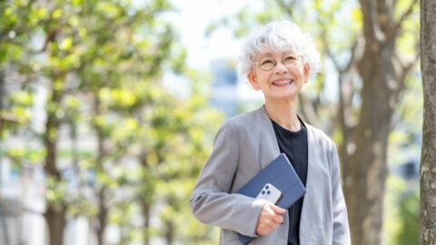 人生が100年あるならいつまで働くのが最適解か？　｢高齢者は低賃金｣は過去の常識！　安心な老後のための《引退戦略》 | キャリア・教育 | 東洋経済オンライン
