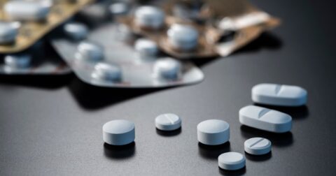 若者を薬物濫用から守れ！18歳未満への一部市販薬の販売制限強化へ – カラダご医見番