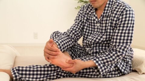 心地よい眠気を導くカギは｢腸｣にあった､寝る前に押したい腸と脳を整えるツボ《疲れているはずなのに寝つけないとき》 | ライフ | 東洋経済オンライン