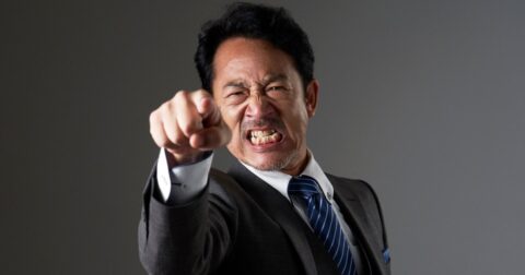 50代、ハラスメントする管理職の特徴・ワースト1 – リーダーの仮面