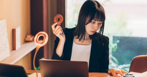 仕事中にお腹が減っても「甘いものを食べるべきではない」理由・ナンバー1 – 糖毒脳